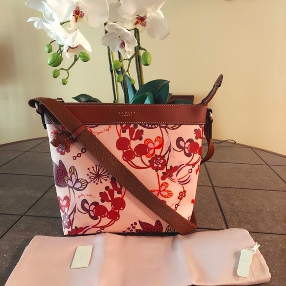 RADLEY LONDON Handbags - Radley London Heritage Flower Medium Zip Top Crossbody Bag w/dust bag